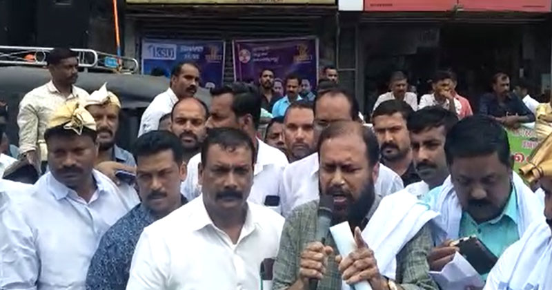 ദേശീയപാത 766 ലെ യാത്രാ നിരോധനം : കേരള കര്‍ഷക മുന്നണി കര്‍ണ്ണാടക അതിര്‍ത്തിയിലേക്ക് ലോങ് മാര്‍ച്ച്  നടത്തി