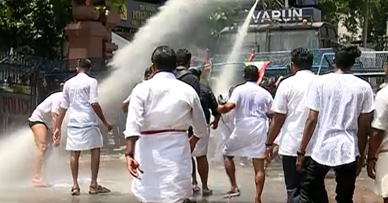 കിഫ്ബി അഴിമതി : കൊല്ലത്ത് യൂത്ത് കോൺഗ്രസ്സ് പ്രതിഷേധ മാർച്ചിന് നേരേ പോലീസ് അതിക്രമം