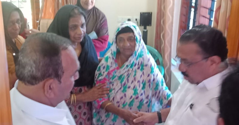 അന്‍സാരി പള്ളിക്കലിന്റെ ഖബറടക്കം കഴിഞ്ഞു ; പങ്കെടുത്തത് എം എം ഹസ്സന്‍ ഉള്‍പ്പടെയുള്ള നേതാക്കള്‍ : അബുദാബിയില്‍ ഇന്ന് രാത്രി അനുശോചന യോഗം