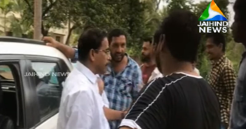 മഞ്ചേശ്വരത്ത് തെരഞ്ഞെടുപ്പ് ചട്ടം ലംഘിച്ച് സി.പി.എം : വീടുകള്‍ കയറി വോട്ടഭ്യര്‍ത്ഥിച്ച് സി.എച്ച് കുഞ്ഞമ്പു ; പ്രതിഷേധം | Video