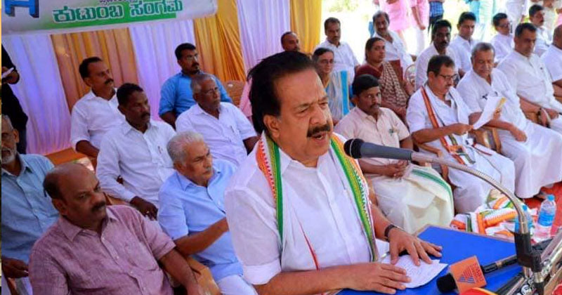 യു.ഡി.എഫ് മഞ്ചേശ്വരത്ത് നടത്തുന്നത് വർഗീയതക്കെതിരായ പോരാട്ടം ; പിണറായിയും മോദിയും ഒരേ തൂവല്‍പ്പക്ഷികള്‍ : രമേശ് ചെന്നിത്തല