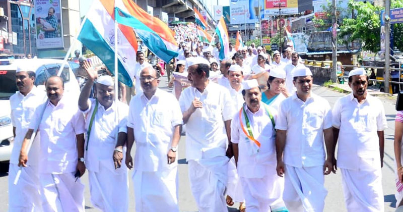 രാജ്യം ഭരിക്കുന്നത് ഗാന്ധി ഘാതകനെ വാഴ്ത്തുന്ന, ജനങ്ങളെ തമ്മിലടിപ്പിക്കുന്ന സര്‍ക്കാർ ; ഇതിനെതിരെ ഗാന്ധിയന്‍ ആശയങ്ങളുയര്‍ത്തി പോരാടണം : രമേശ് ചെന്നിത്തല