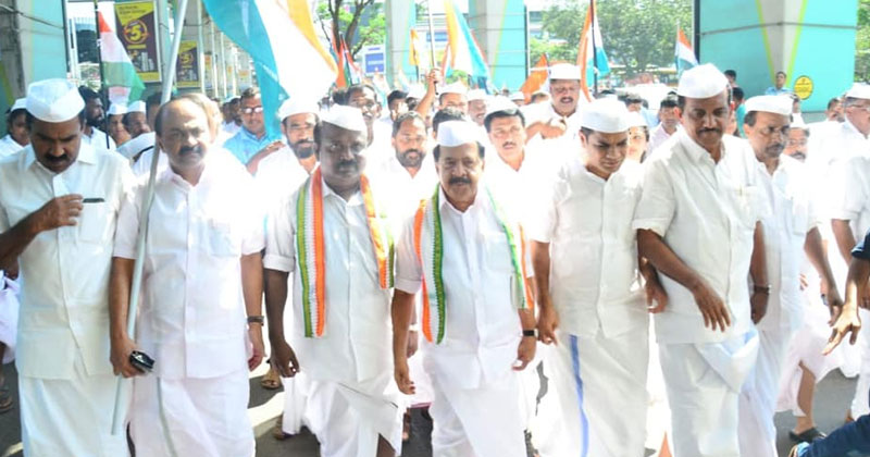 മഹാത്മാഗാന്ധിയെ എതിർത്ത ചരിത്രമാണ് കമ്യൂണിസ്റ്റ് പാർട്ടിക്കും ആർ.എസ്.എസ്സിനുമുള്ളതെന്ന് രമേശ് ചെന്നിത്തല