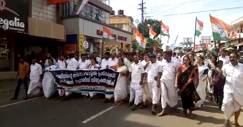 ബൈക്ക് യാത്രികനെ ലാത്തി കൊണ്ട്എറിഞ്ഞുവീഴ്ത്തിയ സംഭവം : കടയ്ക്കല്‍ പൊലീസ് സ്റ്റേഷനിലേക്ക് കോണ്‍ഗ്രസ് പ്രതിഷേധ മാര്‍ച്ച് നടത്തി