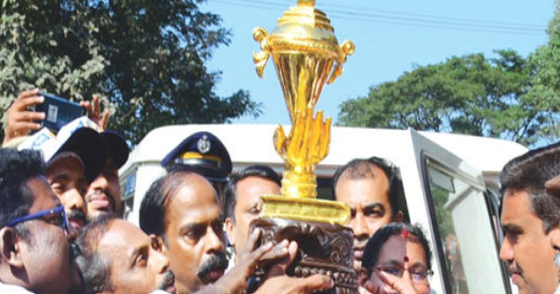 സംസ്ഥാന സ്കൂൾ കലോത്സവ വിജയികൾക്കുള്ള സ്വർണകപ്പ് കലോത്സവ നഗരിയിലെത്തി