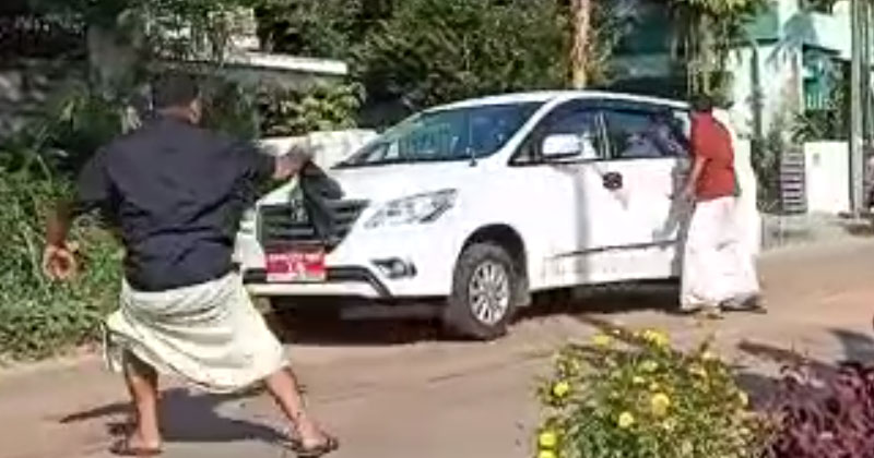 വിദ്യാഭ്യാസ മന്ത്രിക്ക് രവീന്ദ്രനാഥിന് നേരെ കരിങ്കൊടി കാട്ടി തൃശൂരില്‍ കെ.എസ്.യു-യൂത്ത് കോൺഗ്രസ് പ്രവർത്തകരുടെ പ്രതിഷേധം