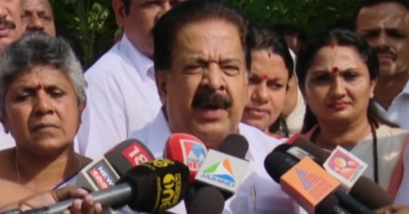 വാളയാറിൽ കേസിൽ സർക്കാർ കള്ളക്കളി നടത്തുന്നു; സിപിഎം പ്രവർത്തകരായ പ്രതികളെ സർക്കാർ സംരക്ഷിക്കുന്നു: രമേശ്  ചെന്നിത്തല