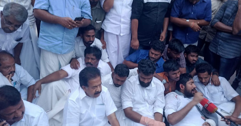 ഗുണ്ടകളുടെ താവളമായി യൂണിവേഴ്സിറ്റി കോളേജ് മാറി ; കേരളം ഭരിക്കുന്നത് ഗുണ്ടകളുടെ ഗവണ്‍മെന്‍റ് : രൂക്ഷ വിമർശനവുമായി രമേശ് ചെന്നിത്തല