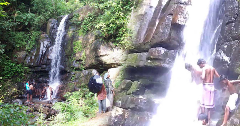 ശബരിമല : അയ്യപ്പഭക്തര്‍ക്ക് പുണ്യ നദിയായ പമ്പസ്‌നാനം പോലെ തന്നെ പ്രധാനമാണ് ഉരക്കുഴി സ്നാനവും
