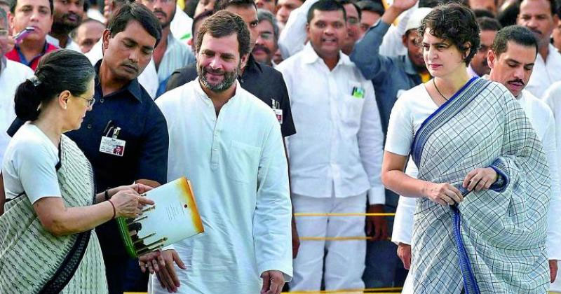 സുരക്ഷ പിന്‍വലിക്കുന്നു: സോണിയ ഗാന്ധി, രാഹുല്‍ ഗാന്ധി, പ്രിയങ്ക ഗാന്ധി എന്നിവരുടെ എസ്.പി.ജി സുരക്ഷ റദ്ദാക്കുന്നു