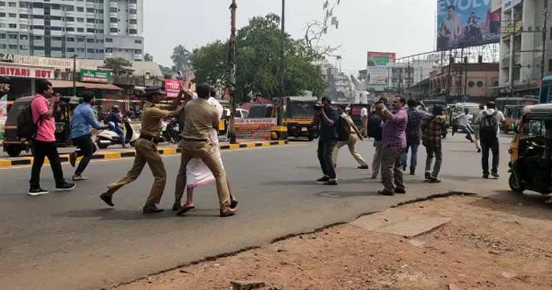 യെദ്യൂരപ്പയ്ക്കെതിരെ കണ്ണൂരിലും കരിങ്കൊടി പ്രതിഷേധം