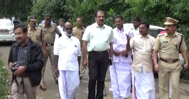 പ്രളയത്തിൽ തകർന്ന പാലങ്ങള്‍ പുനര്‍നിർമിക്കാൻ തയ്യാറാകാതെ അധികൃതര്‍; ഹൈക്കോടതി ജഡ്ജിമാർക്ക് കത്തെഴുതി വിദ്യാർത്ഥികൾ; നേരിട്ടെത്തി അദാലത്ത് നടത്തി ജഡ്ജിമാർ