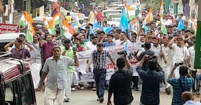 പൗരത്വബില്ലിനെതിരെ നിലമ്പൂർ റെയിൽവെ സ്റ്റേഷനിലേയ്ക്ക് യൂത്ത് കോൺഗ്രസ്-കെ.എസ്.യു  മാർച്ച് ;  മാര്‍ച്ചിന് നേരെ പോലീസ് ലാത്തിച്ചാർജ്