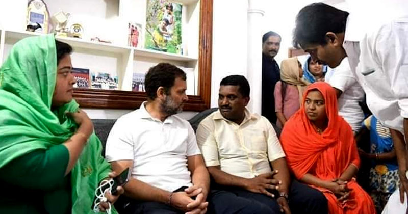 സാന്ത്വനമായി രാഹുല്‍ ഗാന്ധി ഷഹലയുടെ വീട്ടിലെത്തി ; മാതാപിതാക്കളെ ആശ്വസിപ്പിച്ച് രാഹുല്‍
