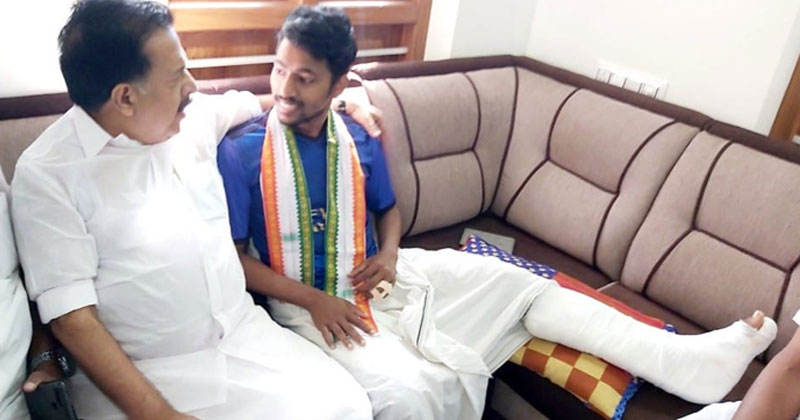 ജാമിയ മില്ലിയയിലെ ക്രൂരമായ പോലീസ് വേട്ടയുടെ ഇരയായ വിദ്യാര്‍ത്ഥിയെ സന്ദര്‍ശിച്ച് രമേശ് ചെന്നിത്തല