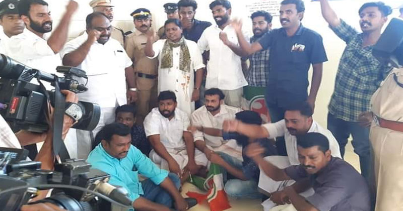 ശ്രീചിത്ര മെഡിക്കൽ സെന്‍ററിലെ  സൗജന്യ ചികിത്സ നിഷേധത്തിനെതിരെ യൂത്ത് കോൺഗ്രസിന്‍റെ പ്രതിഷേധം