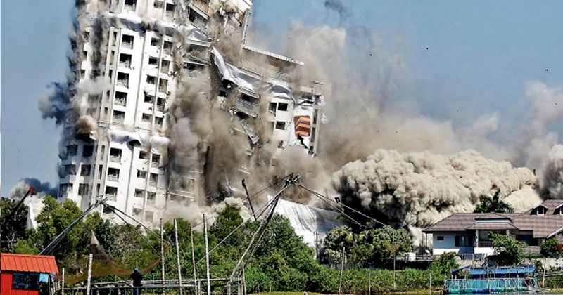 പൊടിയടങ്ങാതെ മരട് : വെള്ളം തളിച്ച് പൊടി ശമിപ്പിക്കാന്‍ ശ്രമം; അവശിഷ്ടങ്ങള്‍ നീക്കം ചെയ്യാനുള്ള നടപടികള്‍ തുടങ്ങി