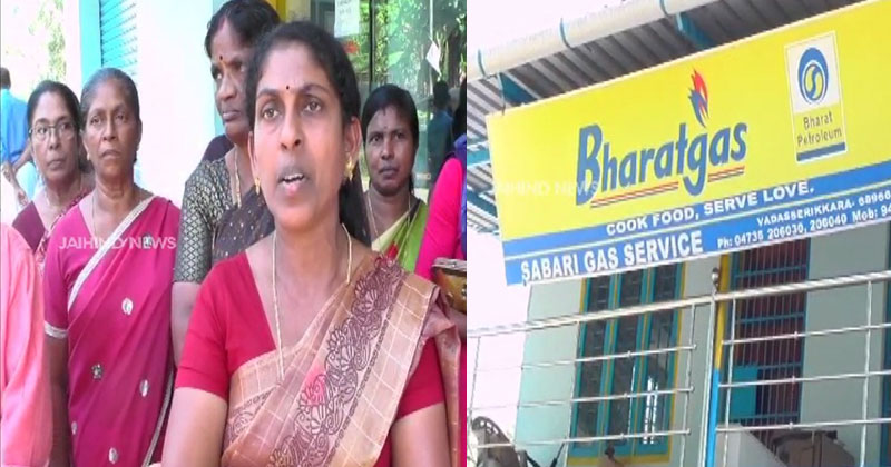 അധിക സിലിണ്ടർ നൽകാമെന്ന വാഗ്ദാനം; ഗ്യാസ് ഏജൻസി പറ്റിച്ചതായി പരാതി; ഗ്യാസ് ഏജൻസിക്ക് മുന്നിൽ ഇടപാടുകാരുടെ പ്രതിഷേധം
