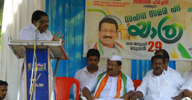 ഗവർണറെ തിരിച്ചു വിളിക്കണമെന്ന പ്രതിപക്ഷ നിലപാടിനൊപ്പം നിൽക്കാത്ത സി പി എം നിലപാട് ജനവഞ്ചന