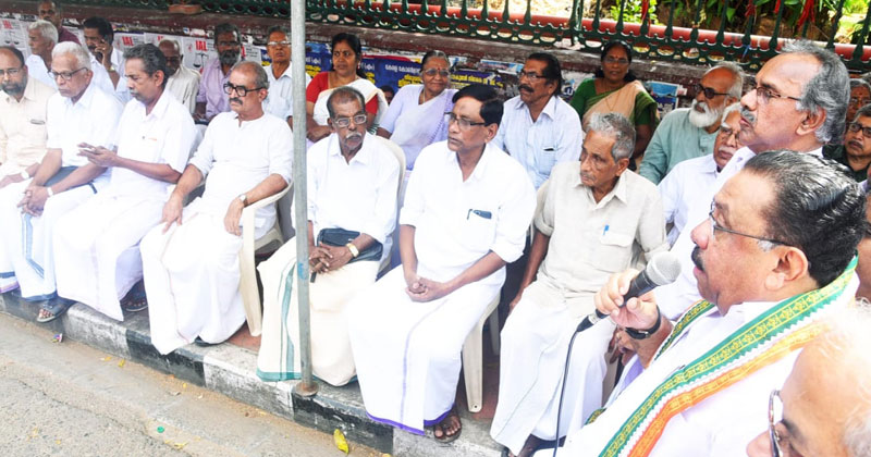 മുഖ്യമന്ത്രിയ്ക്ക് അവസരവാദ നിലപാട് : എം.എം.ഹസന്‍