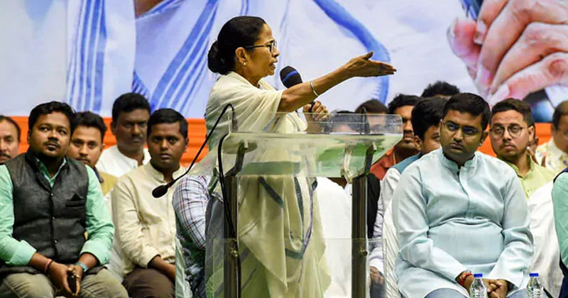 തോക്ക് കൊണ്ട് സംസാരിക്കൂ എന്ന് പറയാന്‍ ആദിത്യനാഥിന് എങ്ങനെ സാധിക്കുന്നു ? ബി.ജെ.പിയുടേത് വെറുപ്പിന്‍റെ രാഷ്ട്രീയമെന്ന് മമതാ ബാനര്‍ജി