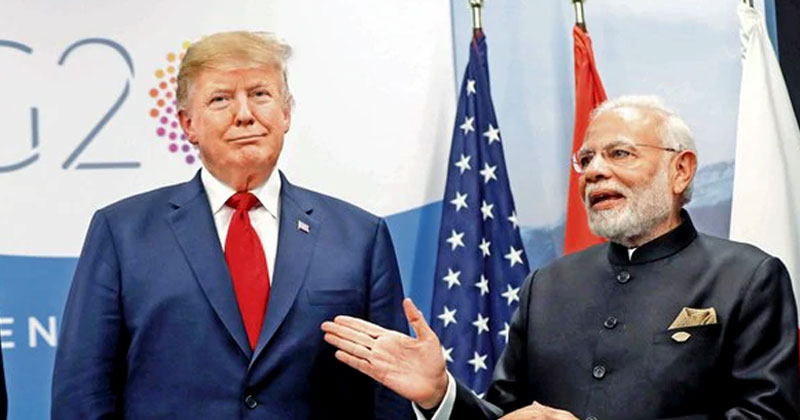 ട്രംപെത്തും മുമ്പേ നിലംപൊത്തി... മൊട്ടേറ സ്റ്റേഡിയത്തില്‍ ട്രംപിനായി ഒരുക്കിയ സ്വാഗത കവാടം കാറ്റില്‍ തകർന്നുവീണു