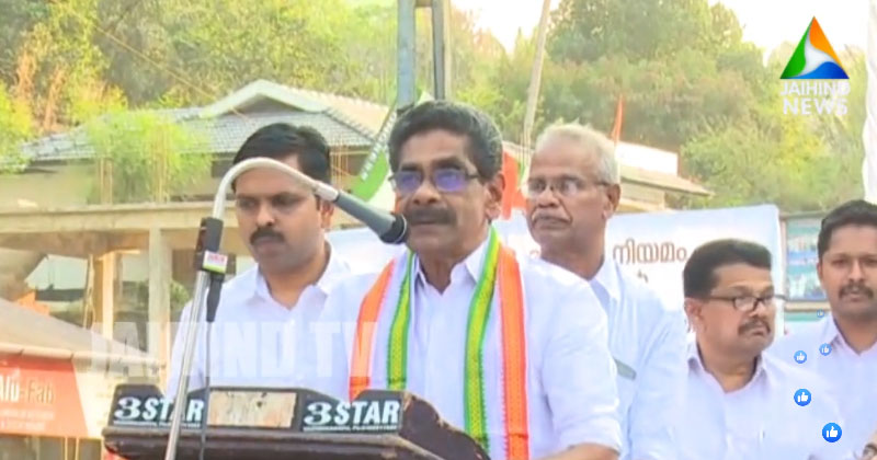 വിവി പ്രകാശ് നേതൃത്വം നൽകുന്ന ലോങ്ങ്‌ മാർച്ച്‌ മുല്ലപ്പള്ളി രാമചന്ദ്രൻ ഉദ്ഘാടനം ചെയ്ത് സംസാരിക്കുന്നു...