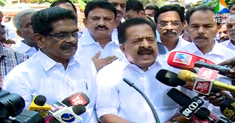 'ആഭ്യന്തര സെക്രട്ടറിയെ അന്വേഷണം ഏല്‍പിച്ചത് കള്ളനെ കാവലേല്‍പിച്ചതുപോലെ' ; റിപ്പോർട്ട് പുച്ഛത്തോടെ തള്ളുന്നു' : രമേശ് ചെന്നിത്തല