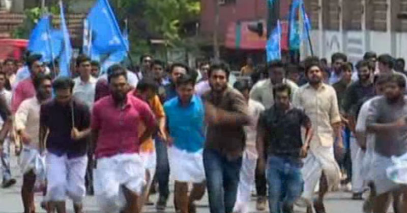 മലബാർ ക്രിസ്ത്യൻ കോളേജ് വിദ്യാർത്ഥി ആത്മഹത്യ : പ്രതിഷേധം ശക്തം; കെഎസ് യു മാർച്ചിന് നേരെ അക്രമം; പ്രതിഷേധിച്ച പ്രവർത്തകരെ പോലീസ് അറസ്റ്റ് ചെയ്തു