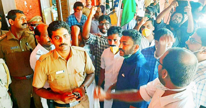 കണ്ണൂർ, മലപ്പുറം ജില്ലകളിലെ കള്ള് ഷാപ്പ് ലേലം യൂത്ത് കോൺഗ്രസ്സ് പ്രവർത്തകർ തടഞ്ഞു
