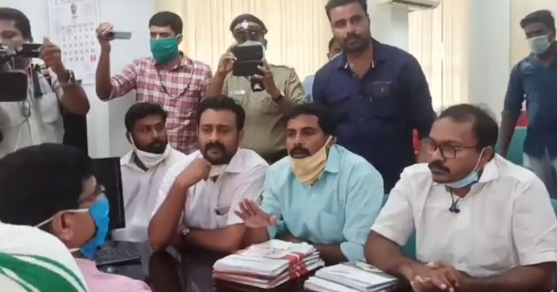 തിരുവനന്തപുരത്ത് നടന്ന ഷാപ്പ് ലേലത്തിനെതിരെ പ്രതിഷേധവുമായി യൂത്ത് കോൺഗ്രസ്