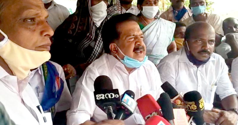 'കുട്ടനാട്ടിലെ വെള്ളപ്പൊക്ക ഭീഷണി തടയാന്‍ സർക്കാർ ഒന്നും ചെയ്യുന്നില്ല, കൊവിഡിന്‍റെ മറവില്‍ കരിമണല്‍ ഖനനം നടത്തുന്നു' : രമേശ് ചെന്നിത്തല