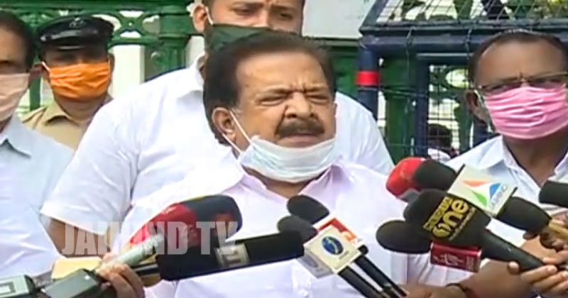 ലോക്ഡൗൺ മാനദണ്ഡങ്ങൾ പാലിച്ച് ഓട്ടോറിക്ഷകൾ നിരത്തിലിറക്കാൻ അനുവദിക്കണം : രമേശ് ചെന്നിത്തല