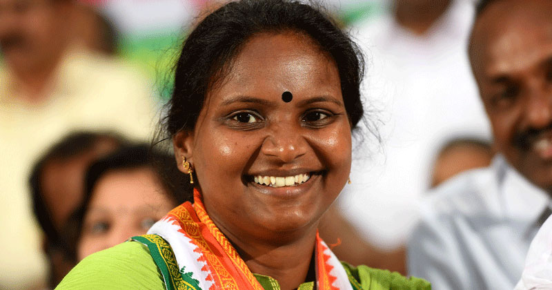 രമ്യ ഹരിദാസ് എം.പിയെ സമൂഹ മാധ്യമങ്ങളിലൂടെ അപകീർത്തിപ്പെടുത്താൻ ശ്രമം; സിപിഎം പ്രവർത്തകർക്കെതിരെ പൊലീസിൽ പരാതി