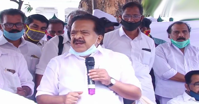 'വിദേശത്ത് മരിച്ചവരുടെ കുടുംബത്തിന് അടിയന്തര സഹായം നൽകണം, മടങ്ങി വരുന്നവർക്ക് സഹായം നൽകാൻ സർക്കാർ തയ്യാറാവണം': പ്രധാനമന്ത്രിക്ക് കത്ത് നൽകുമെന്ന് രമേശ് ചെന്നിത്തല