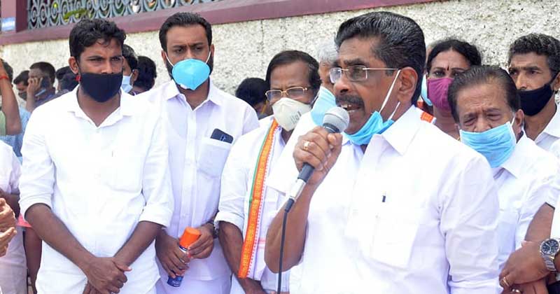 ഇന്ധന-പാചകവാതക വിലവര്‍ധിപ്പിച്ച് ദ്രോഹിക്കുന്നു: മുല്ലപ്പള്ളി രാമചന്ദ്രന്‍