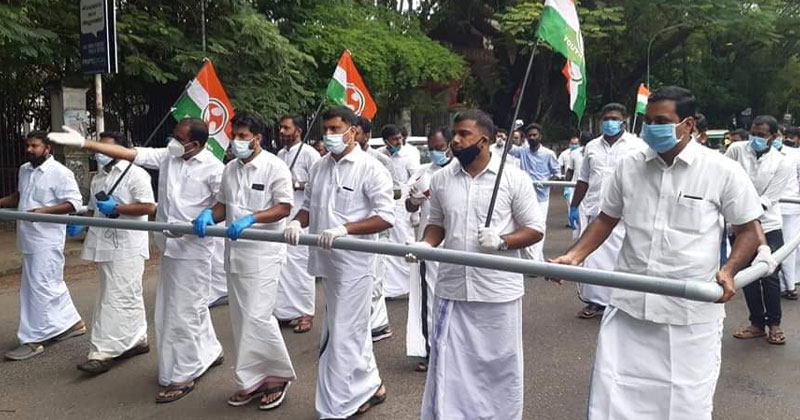 മുഖ്യമന്ത്രി അഴിമതിയുടെ ബാറ്റണുമായി അവസാന ലാപ്പിൽ ഓടുകയാണെന്ന് ഷാഫി പറമ്പിൽ; മുഖ്യമന്ത്രിയുടെ രാജി ആവശ്യപ്പെട്ട് യൂത്ത് കോൺഗ്രസിന്‍റെ 'പ്രൊട്ടസ്റ്റ്  സ്ക്വയർ'