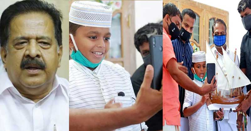 'ഇനിയും ഒരുപാട് വിജയങ്ങൾ എത്തിപ്പിടിക്കാനാവട്ടെ'; ഫായിസിന് രമേശ് ചെന്നിത്തലയുടെ അഭിനന്ദനവും ഉപഹാരവും