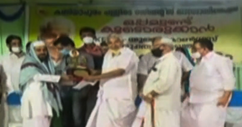 നിയമസഭാ ജീവിതത്തിൽ 50 വർഷം തികച്ച ഉമ്മൻചാണ്ടിയ്ക്ക് ആദരം