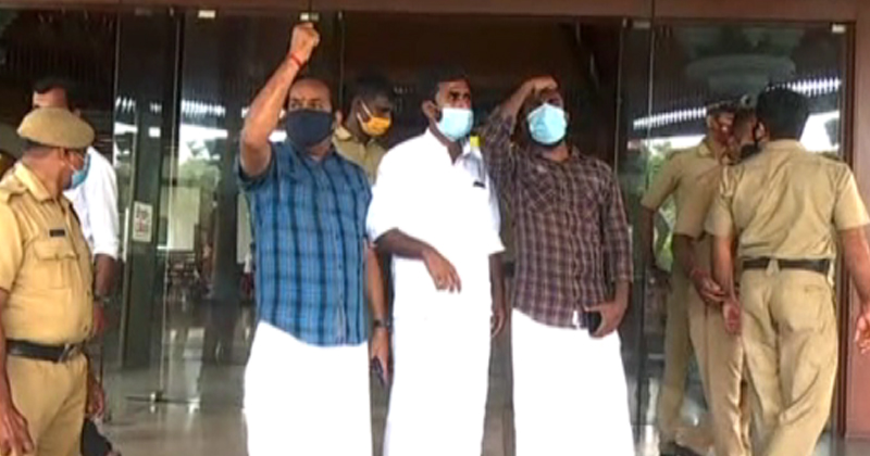 കിന്‍ഫ്ര പാർക്കില്‍ അനധികൃത നിയമനമെന്ന് ആരോപണം; പ്രതിഷേധവുമായി യൂത്ത് കോണ്‍ഗ്രസ് | VIDEO