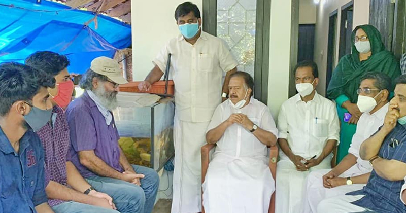അലനെയും താഹയെയും സന്ദർശിച്ച് യുഡിഎഫ് നേതാക്കൾ;   താഹയുടെ കുടുംബത്തിന് കെപിസിസി അഞ്ചുലക്ഷം നൽകും
