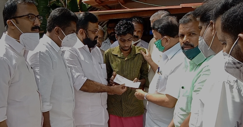 നെയ്യാറ്റിന്‍കരയിലെ രാജന്‍റേയും അമ്പിളിയുടേയും മക്കൾക്ക് കെപിസിസിയുടെ അടിയന്തര സാമ്പത്തിക സഹായം