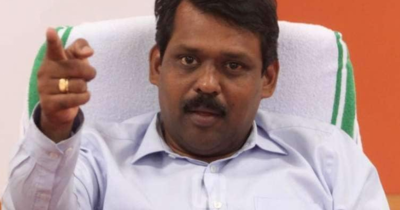 സിപിഎമ്മിനു വേണ്ടി പ്രവർത്തിക്കുന്നു, തെരഞ്ഞെടുപ്പ് ചുമതലകളിൽ നിന്നും ഒഴിവാക്കണം ; കാസർകോട് കളക്ടർക്കെതിരെ യുഡിഎഫ്  പരാതി