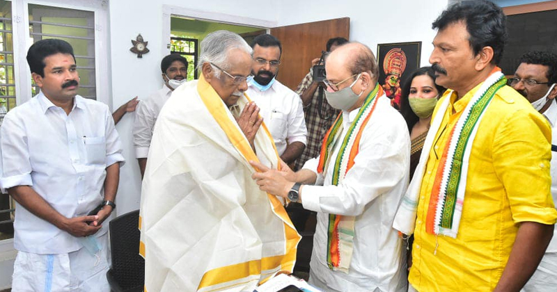 ഞാൻ കോൺഗ്രസുകാരൻ , മരിച്ചാൽ ത്രിവർണ പതാക പുതപ്പിക്കണം : ടി പത്മനാഭൻ