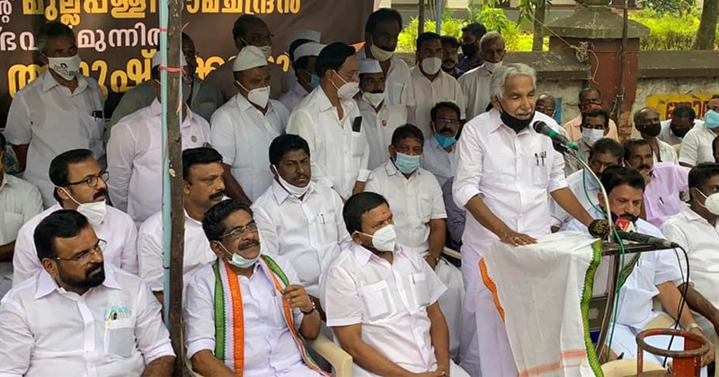 ഇന്ധനവില വർധനവിനെതിരെ മുല്ലപ്പള്ളി രാമചന്ദ്രന്‍റെ നേതൃത്വത്തില്‍ സത്യഗ്രഹം