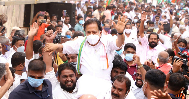 ഐശ്വര്യകേരള യാത്ര എറണാകുളം ജില്ലയിൽ ; ജനഹൃദയങ്ങള്‍ കീഴടക്കി മുന്നോട്ട്