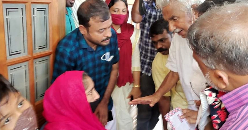 ഉമ്മന്‍ ചാണ്ടിയോട് നിസഹായാവസ്ഥ പറഞ്ഞ് ഹസീന ; സഹായം ഉറപ്പുനല്‍കി നേതാവ്