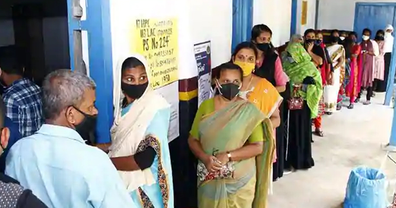 വോട്ടെടുപ്പ് ആരംഭിച്ചു ; ബൂത്തുകളില്‍ നീണ്ടനിര ; പോളിങ് വൈകിട്ട് 7 വരെ