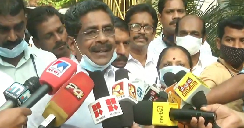 കേരളത്തിൽ യുഡിഎഫ് തരംഗം , സെഞ്ച്വറിയടിക്കും ; മുഖ്യമന്ത്രിക്ക് ആത്മവിശ്വാസം നഷ്ടപ്പെട്ടു : മുല്ലപ്പള്ളി രാമചന്ദ്രൻ