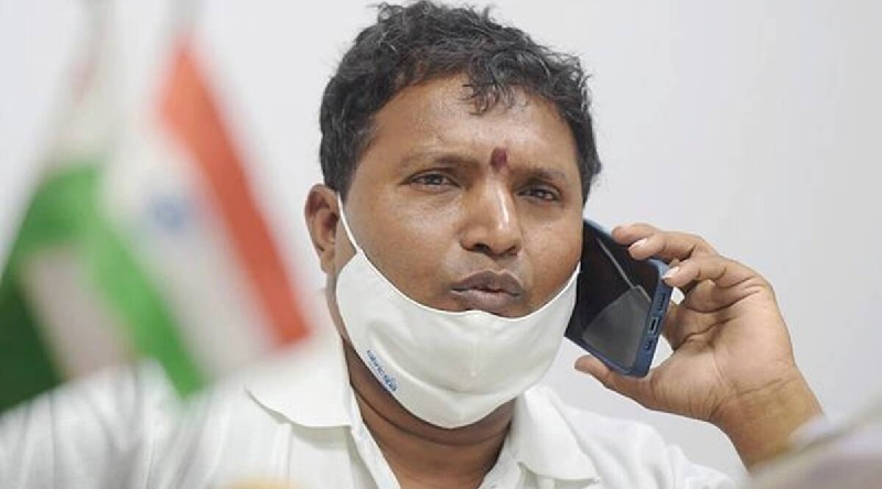 'ഓക്സിജന്‍ മാന്‍ ജനങ്ങളെ സഹായിക്കുകയായിരുന്നു' ; ശ്രീനിവാസിന് ഡല്‍ഹി പൊലീസിന്‍റെ ക്ലീന്‍ ചിറ്റ്